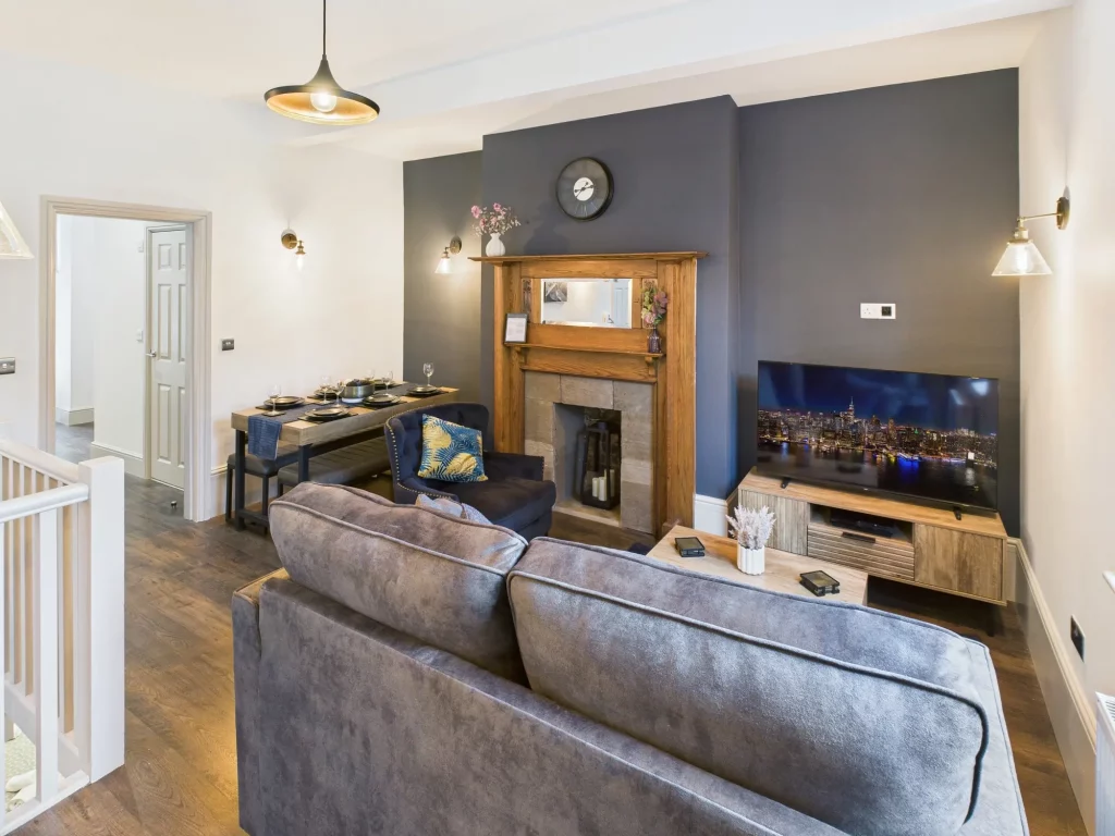 flexible 1 month rentals near Leeds University Centre